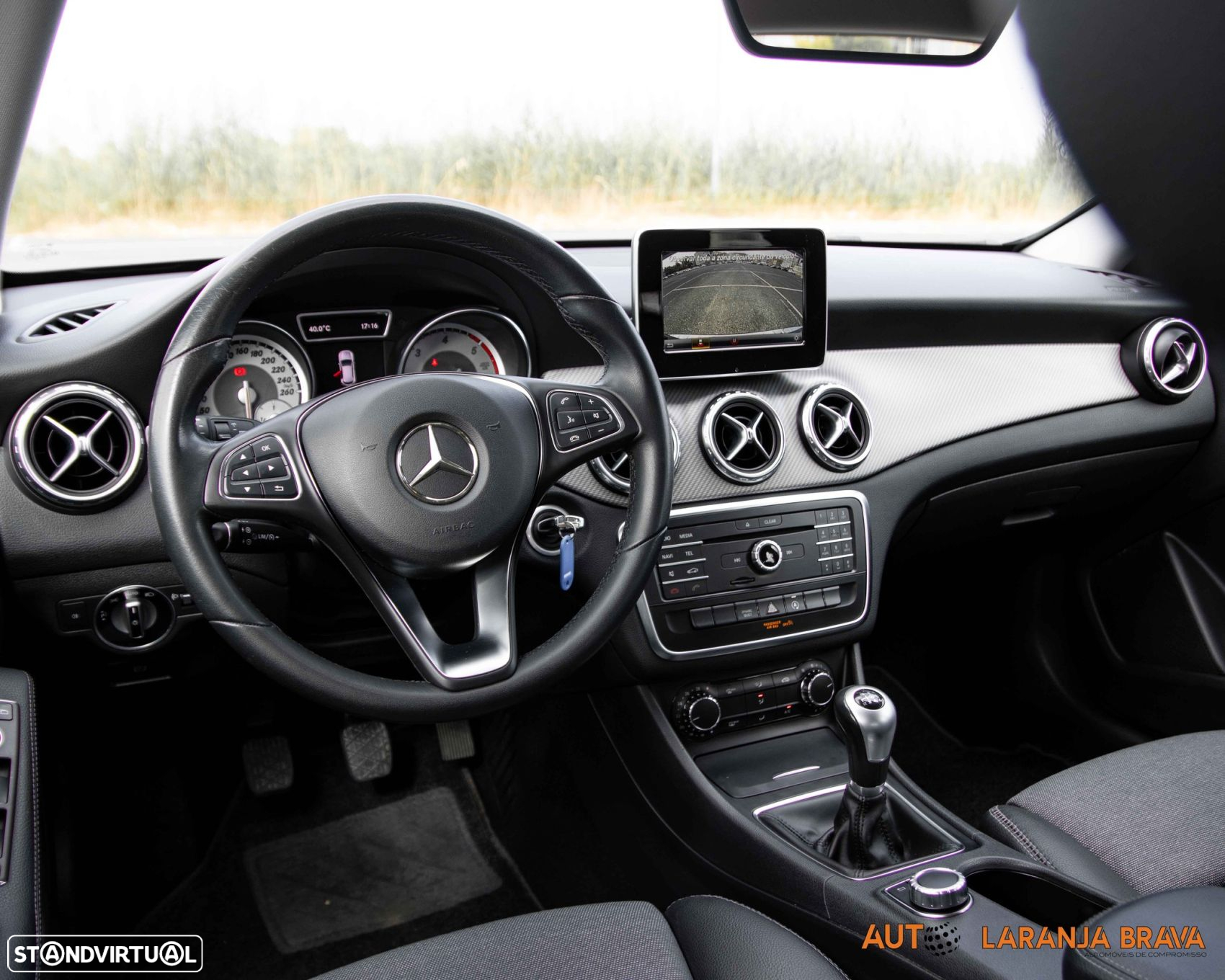 Mercedes-Benz GLA 180 d - 16