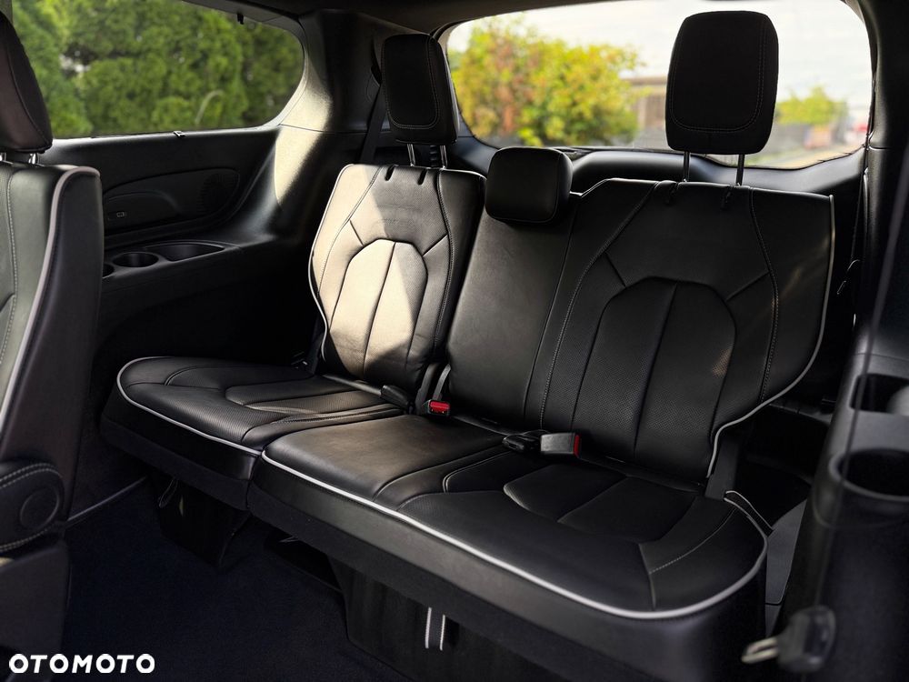 Chrysler Pacifica - 32