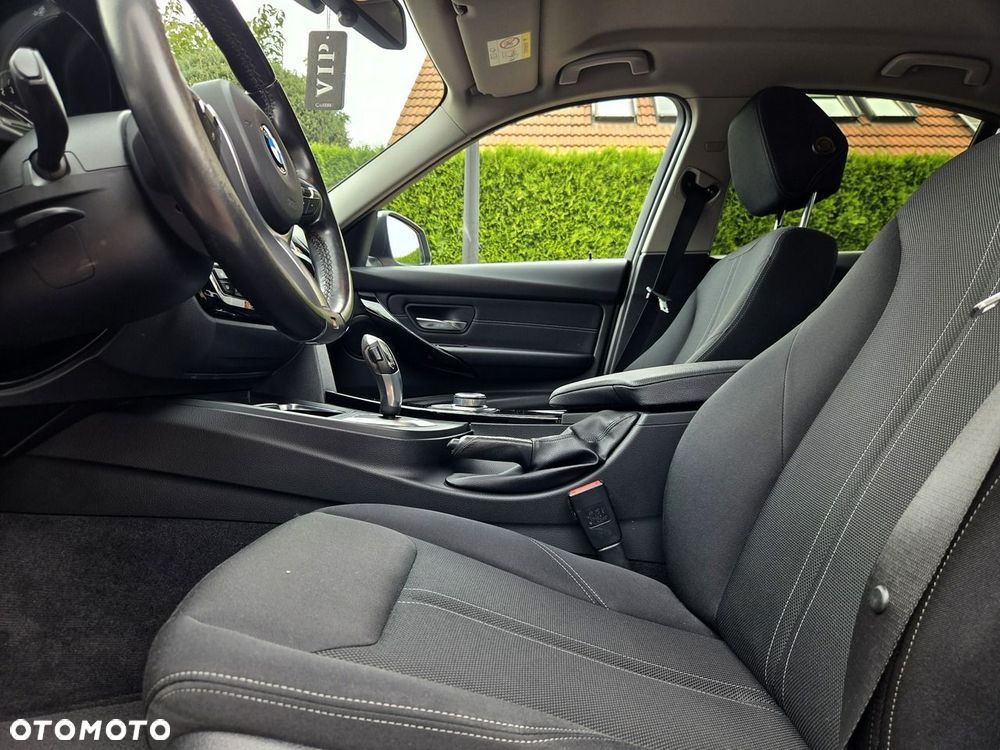BMW Seria 3 318i - 8