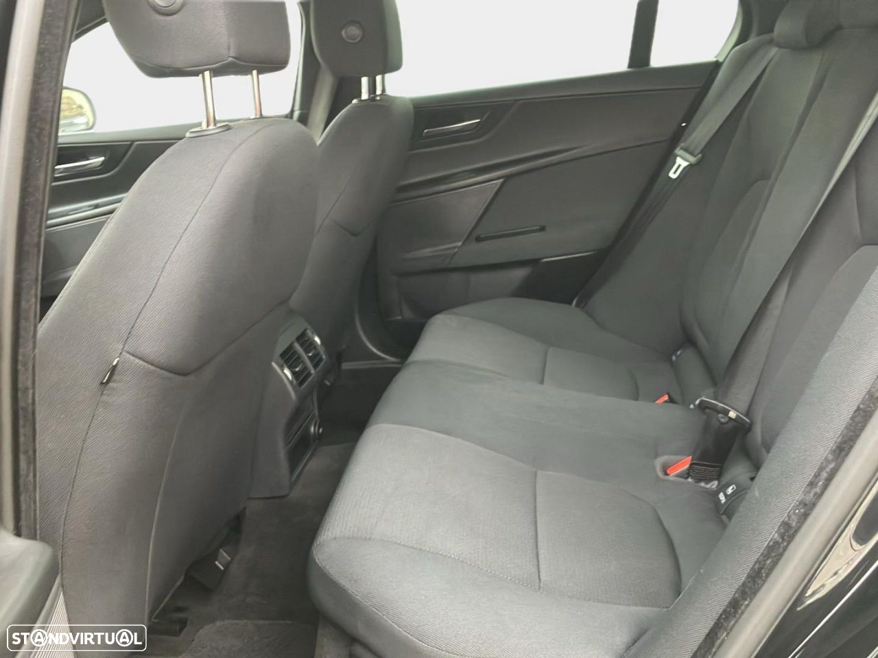 Jaguar XE 2.0 D Pure Aut. - 19