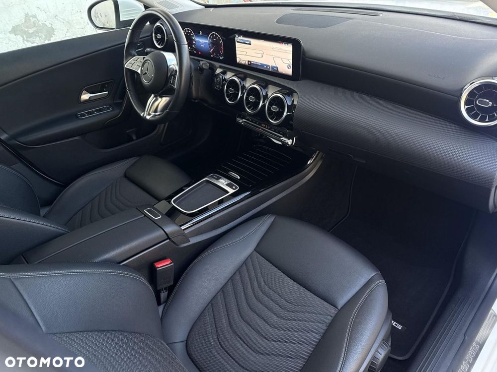 Mercedes-Benz CLA - 21