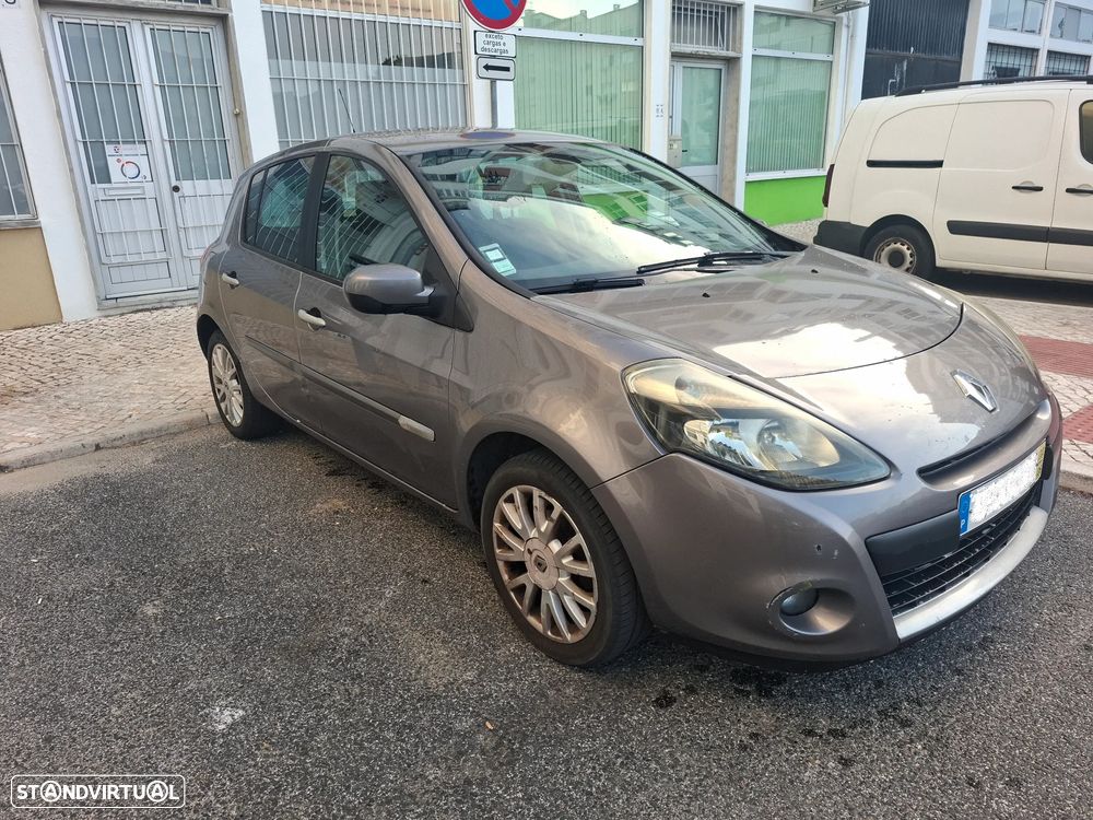 Renault Clio 2010 photo 4