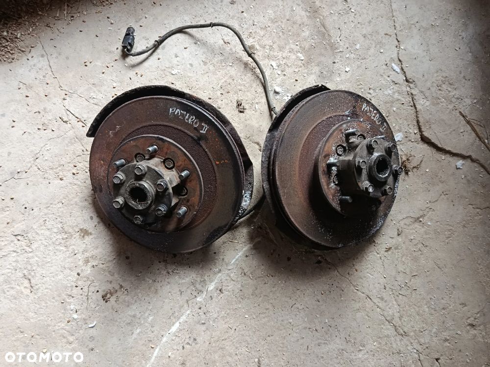 Zwrotnica zwrotnice przód prawa lewa Mitsubishi Pajero 2 2.5 - 1