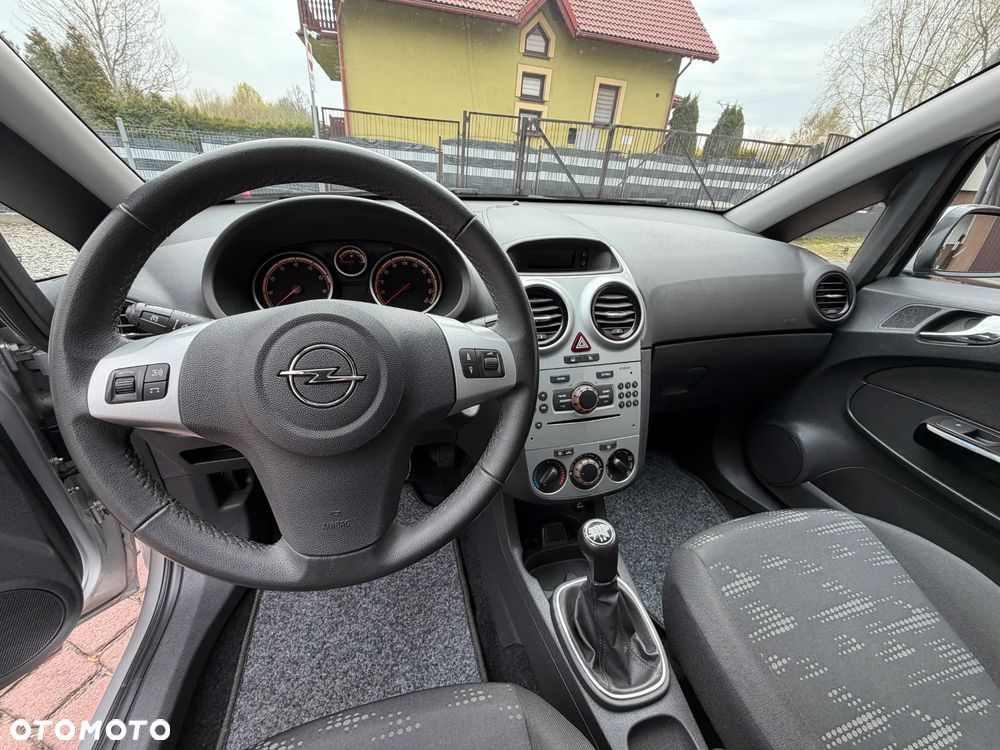 Opel Corsa 1.2 16V Essentia - 18