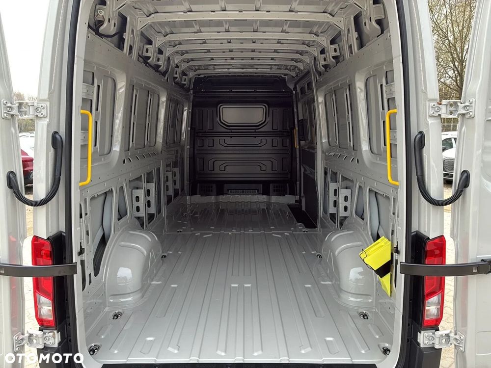 Volkswagen Crafter 35 Furgon L4H3, 2.0 TDI 140 KM, Wysoki dach, r. o. 4490mm - 13