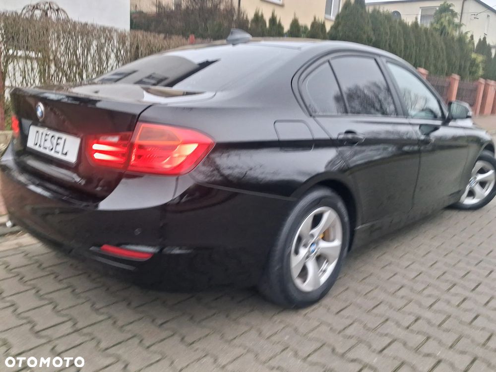 BMW Seria 3 318d Sport Line - 34