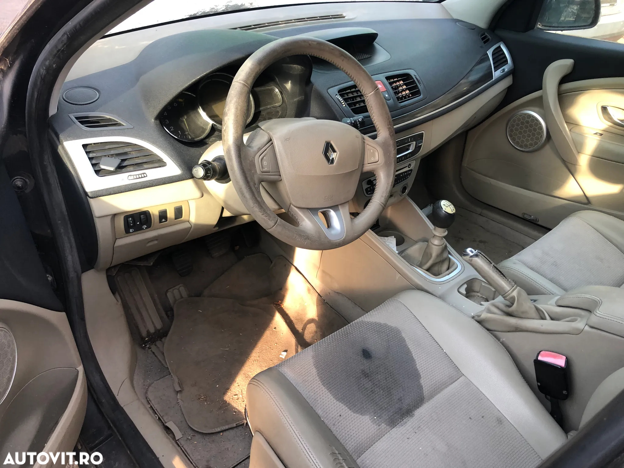 Dezmembrez Renault Megane 3 break 1.4 benzina TCE 2011 - 2