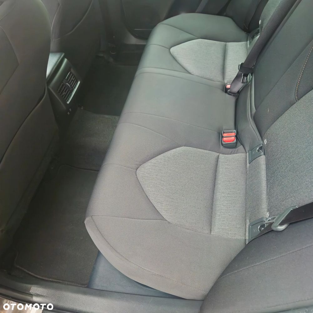 Toyota Camry - 16