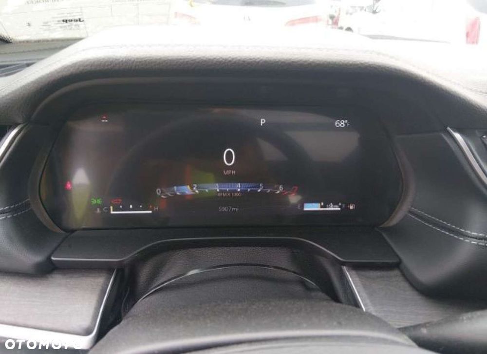 Jeep Grand Cherokee - 12