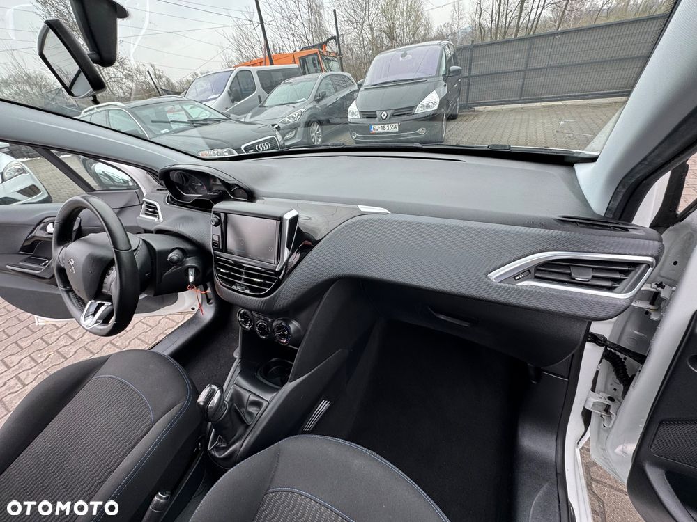Peugeot 208 1.2 PureTech Style - 9