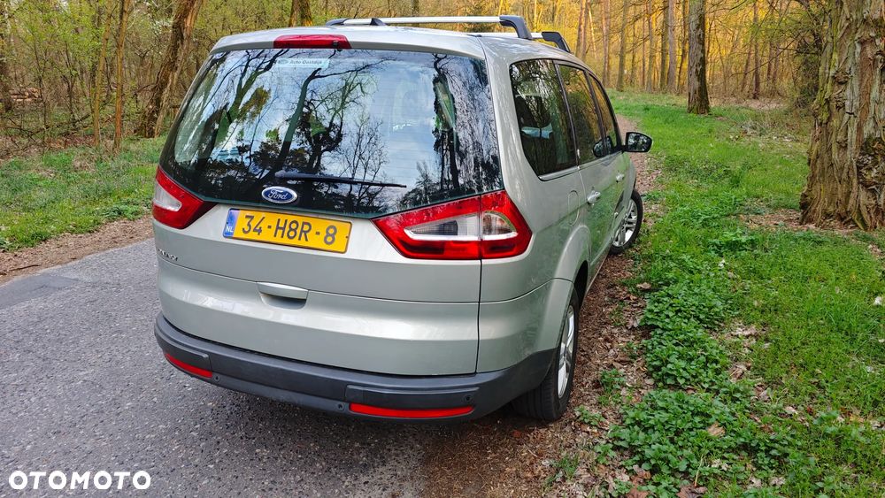 Ford Galaxy 2.0 Ghia - 21