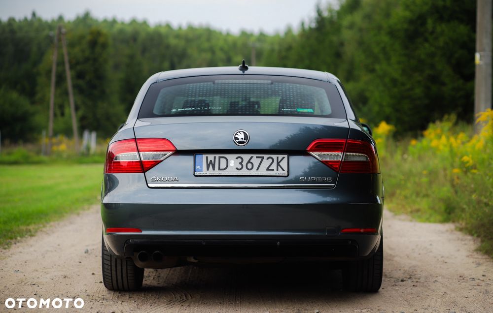Skoda Superb 2.0 TDI Elegance DSG - 24