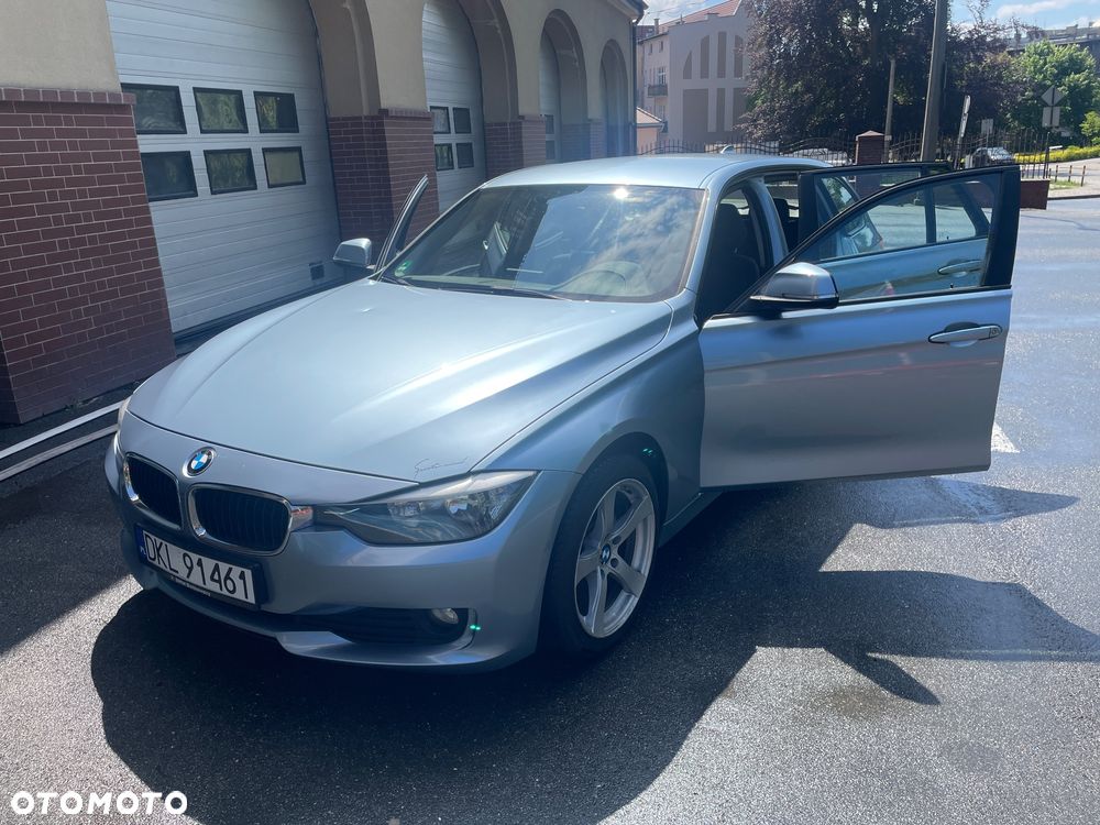 BMW Seria 3 318d Sport Line - 13