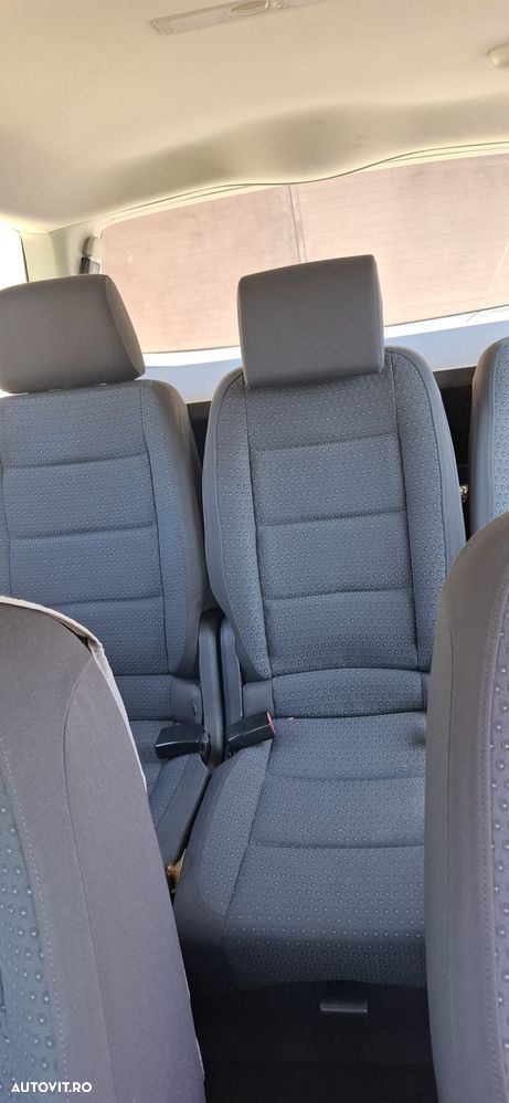 Volkswagen Touran - 4