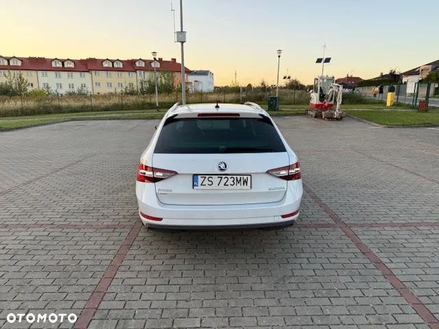 Skoda Superb 2.0 TDI L&K DSG - 5