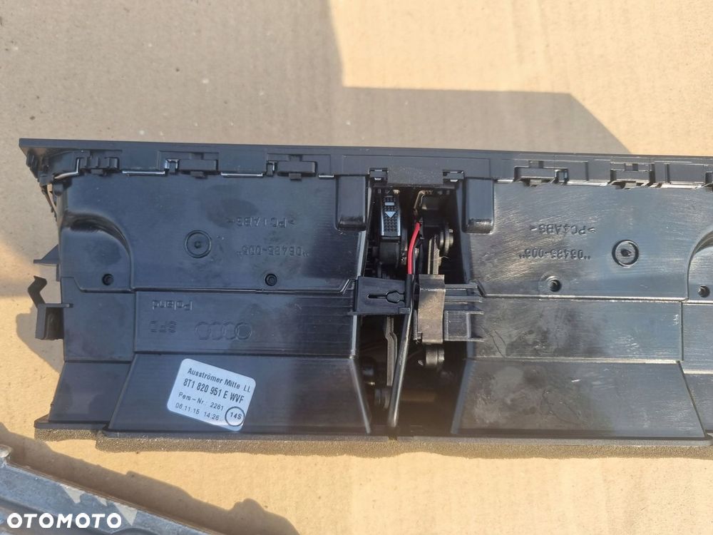 Kratka nawiewu powietrza Audi A4 A5 8T1820951E - 2