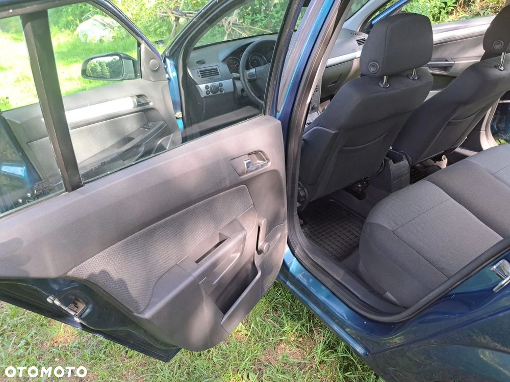 Opel Astra 1.6 Essentia - 20