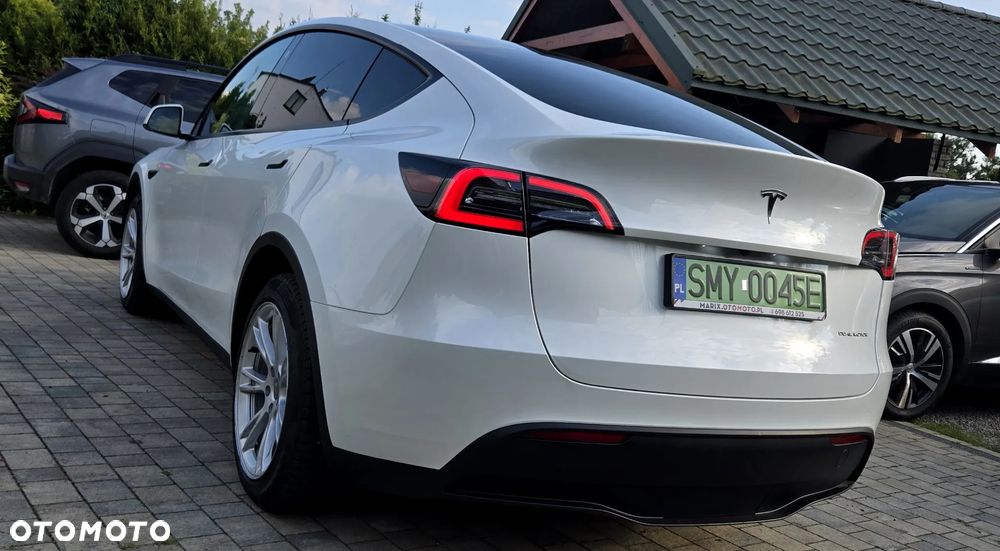Tesla Model Y Long Range Dual Motor AWD - 18