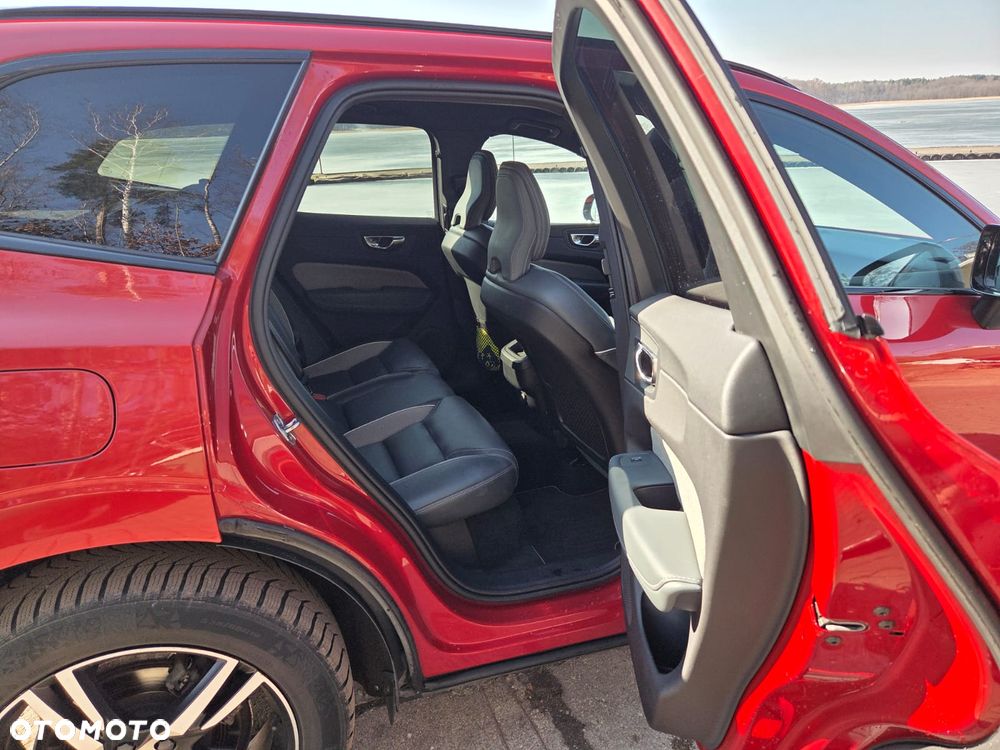 Volvo XC 60 B5 B AWD R-Design - 27