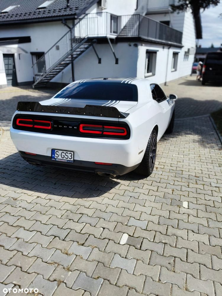 Dodge Challenger - 11