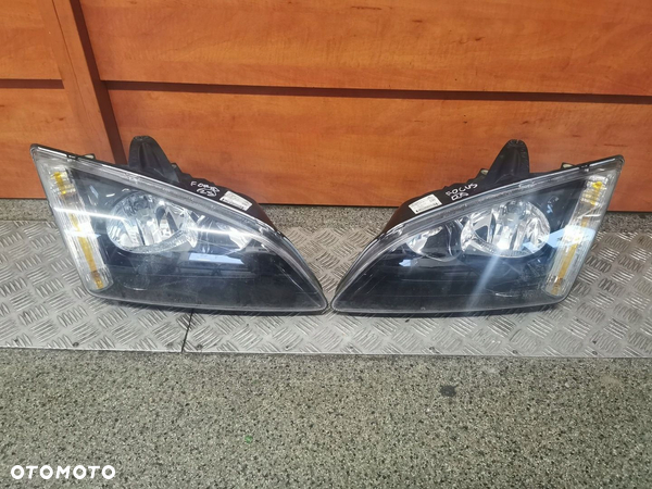LAMPA LEWY PRZÓD FORD FOCUS MK2 UK 4M51-13W030-KB