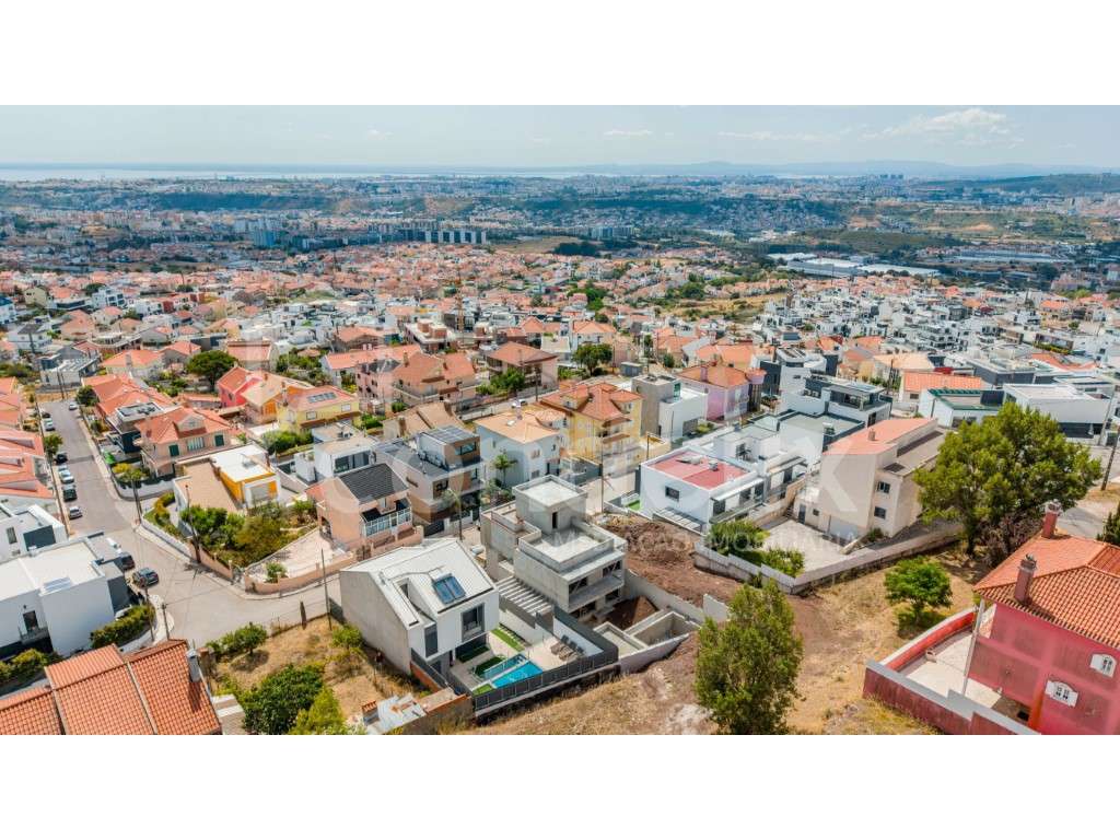 Moradia T4 em construção | Piscina | Vista panorâmica | Famões - Grande imagem: 3/60