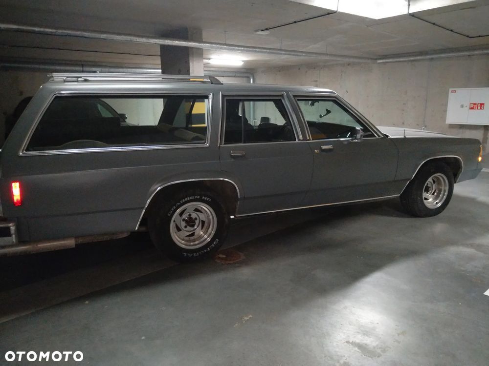 Ford Crown - 22