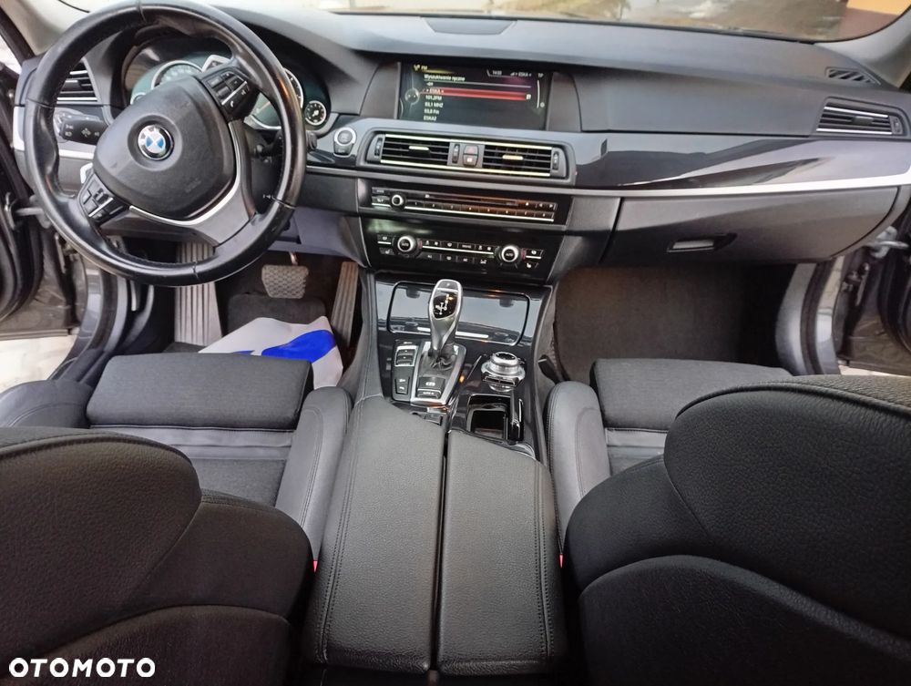 BMW Seria 5 525d xDrive Sport-Aut Modern Line - 13