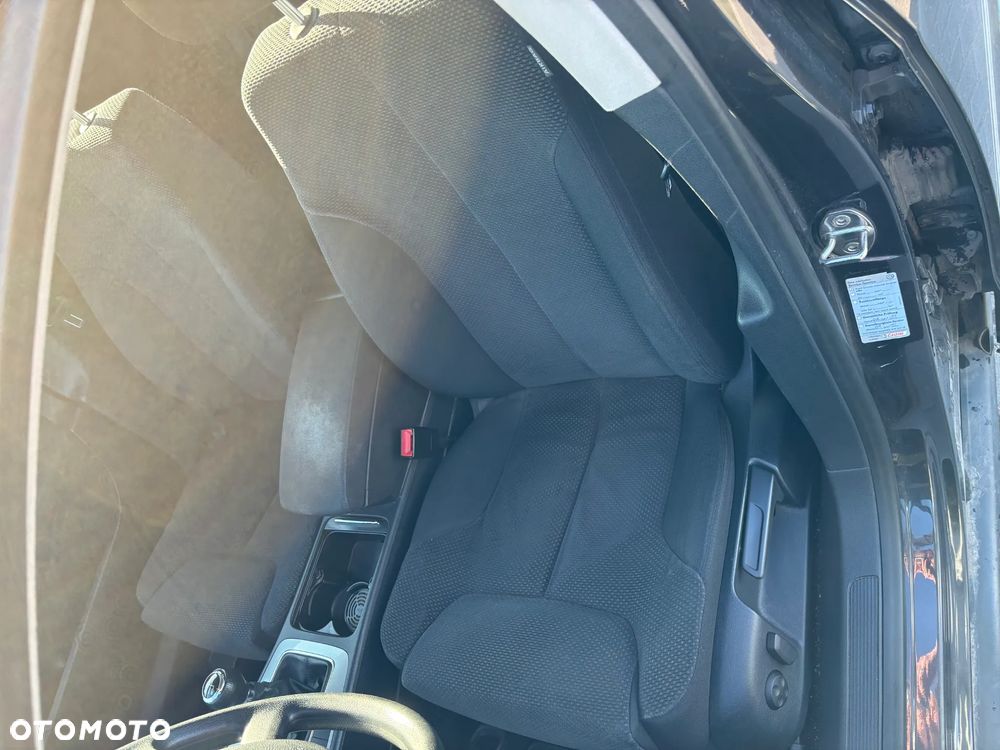 Volkswagen Passat 1.6 - 16