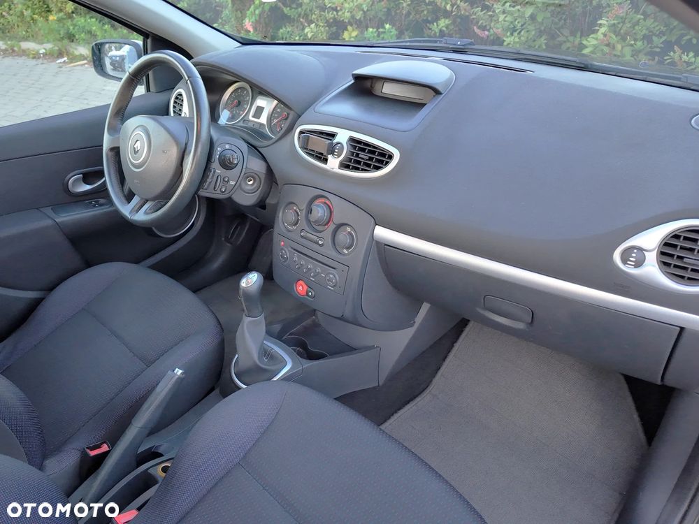 Renault Clio 1.6 16V Expression - 10