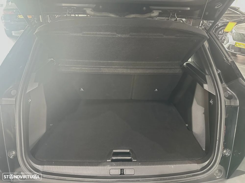 Peugeot e-2008 Allure - 3