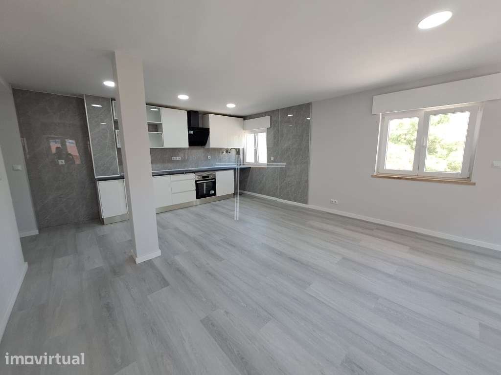 Apartamento T2, totalmente remodelado com arrecadação - Corroios - Grande imagem: 2/16