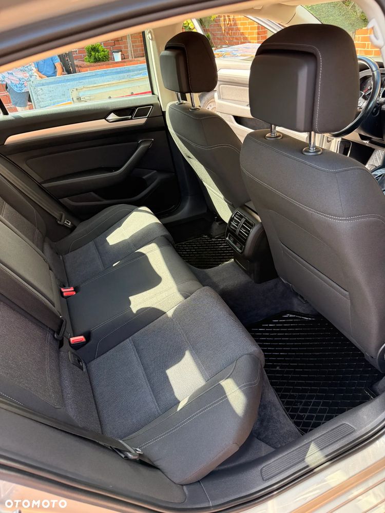 Volkswagen Passat - 9