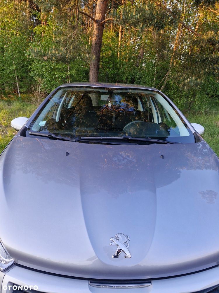 Peugeot 208 - 5