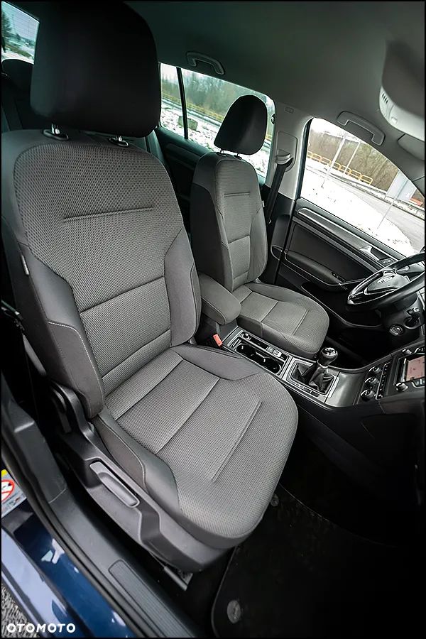 Volkswagen Golf - 34