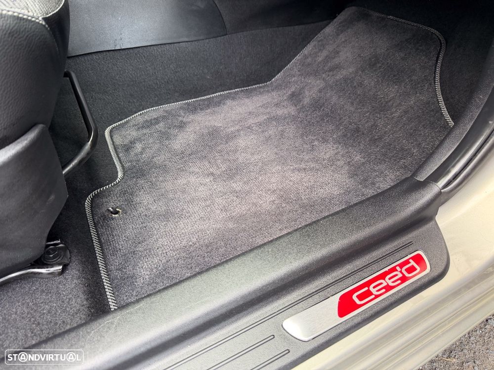 Kia Ceed SW 1.6 CRDi EX ISG - 26