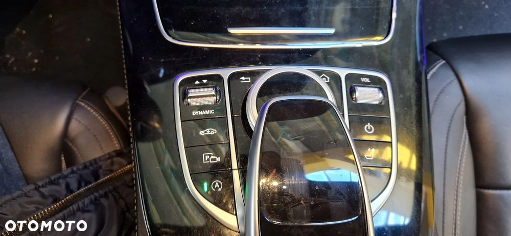 Mercedes-Benz Klasa E 400 4Matic T 9G-TRONIC AMG Line - 21