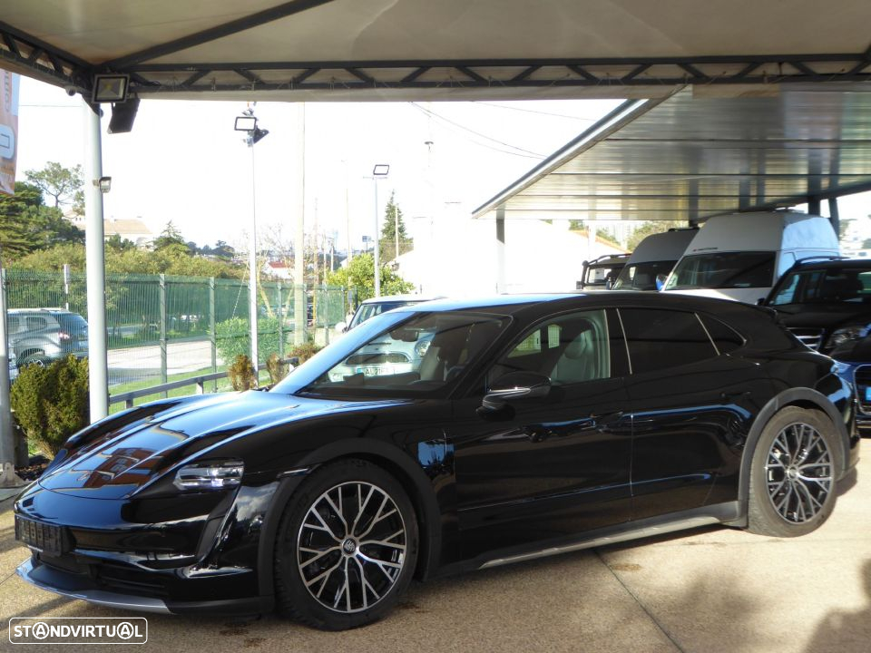 Porsche Taycan Cross Turismo 4 - 36