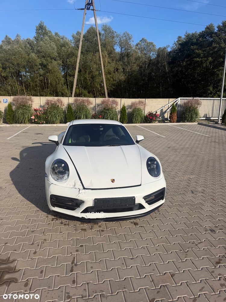 Porsche 911 Carrera 4 GTS - 2