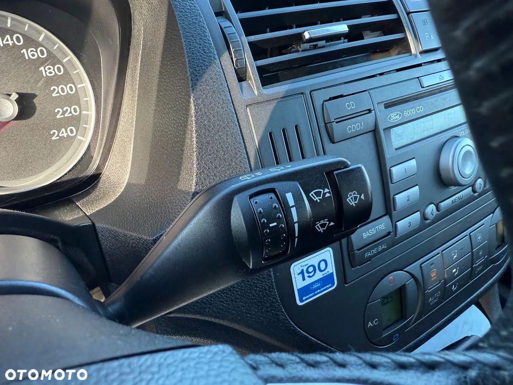 Ford Focus 2.0 16V Ghia - 38