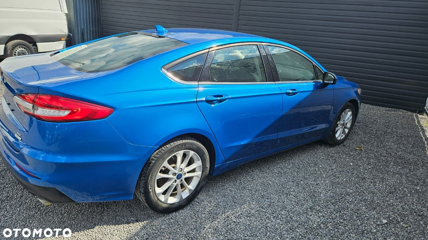 Ford Fusion - 30