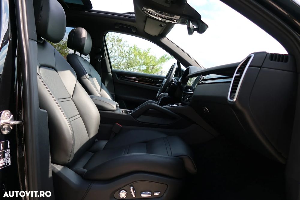Porsche Cayenne - 16