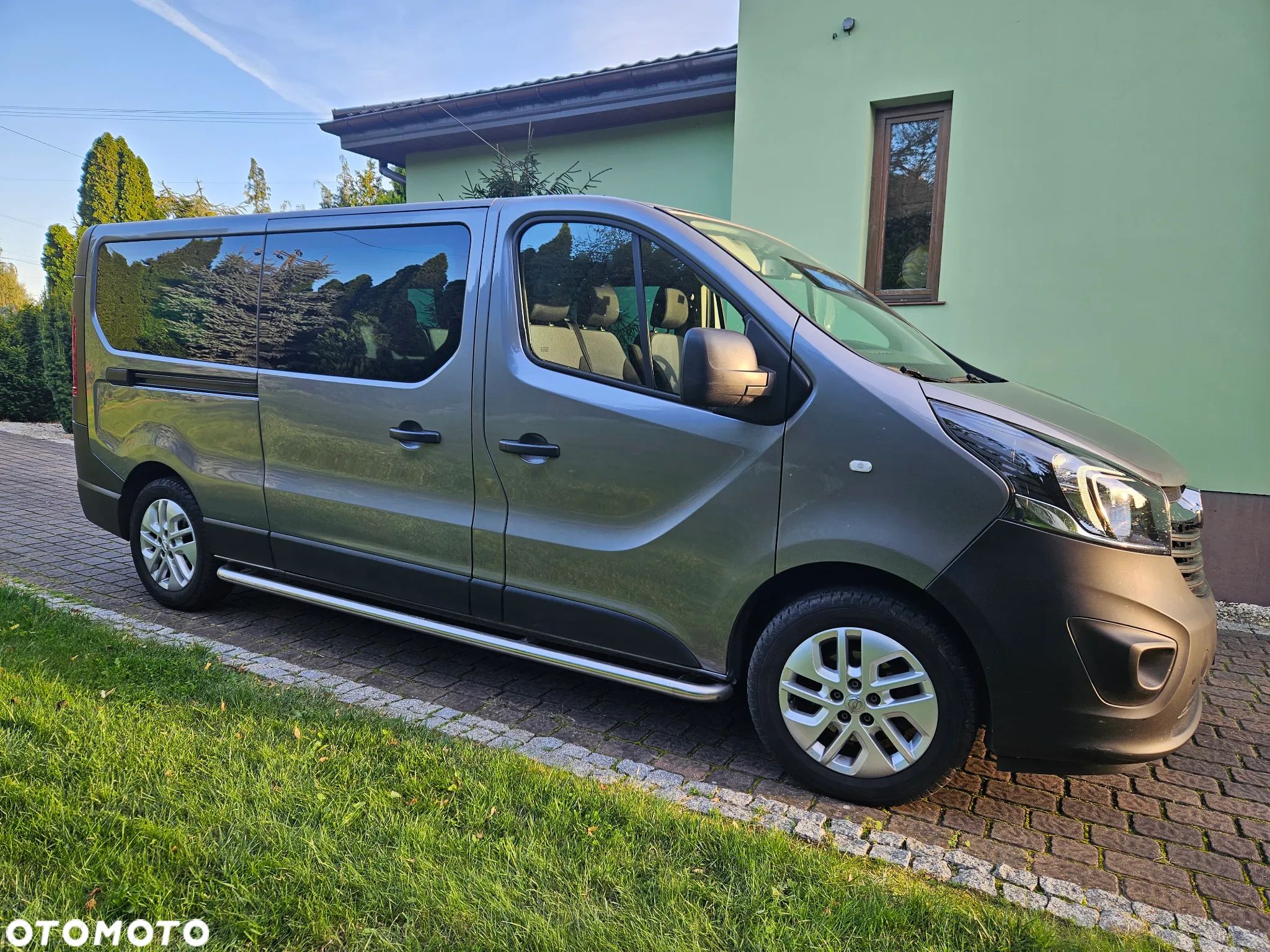 Opel Vivaro - 1