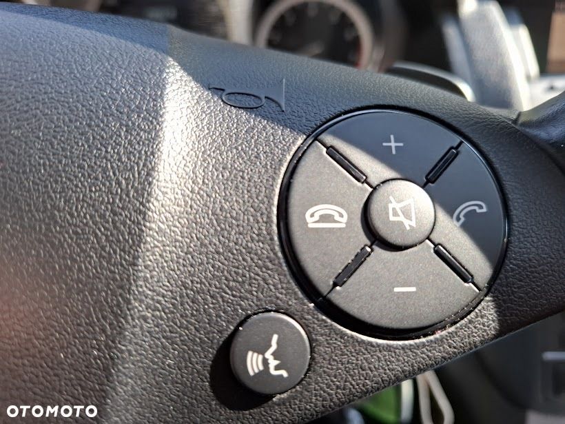 Mercedes-Benz Klasa C 180 CGI Automatik BlueEFFICIENCY Elegance - 35