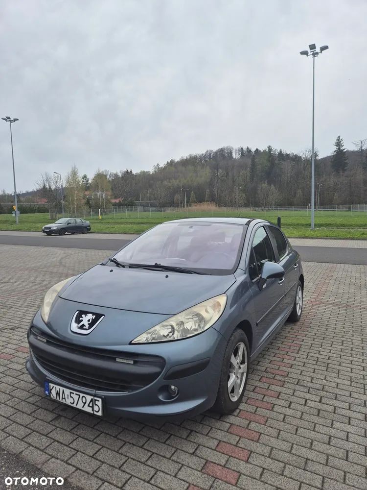 Peugeot 207 - 1
