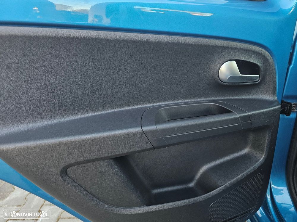 VW Up! 1.0 Move Color - 18