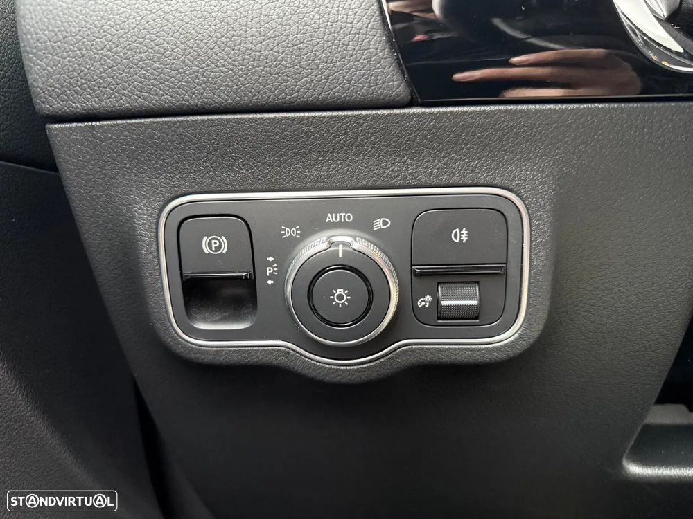 Mercedes-Benz EQA 300 4Matic - 28