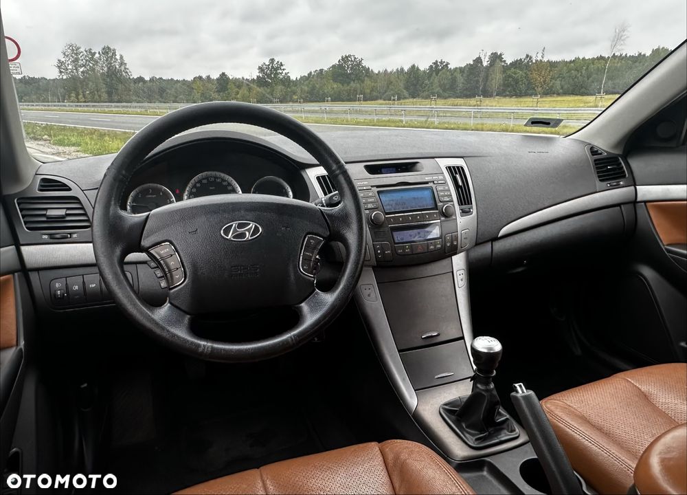 Hyundai Sonata - 8
