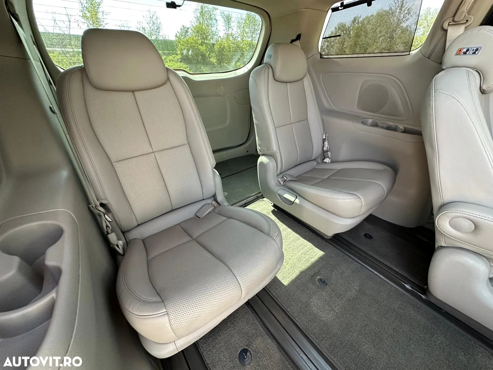 Kia Carnival - 19