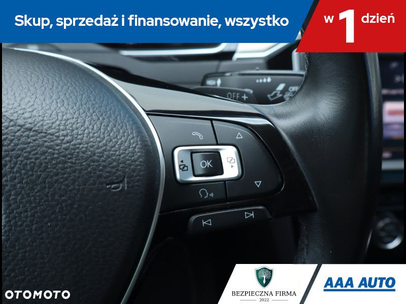 Volkswagen Passat - 17